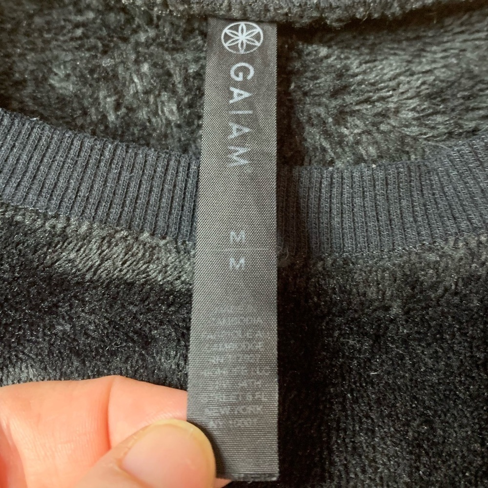 GAIAM Black Lux Plush Fleece Crewneck Sweatshirt - Size M - Picture 2 of 8